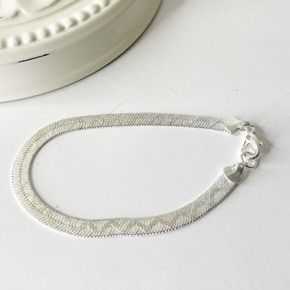 Vintage Avon Bracelet Silver Tone Chain Shiny 90s Glam Fashion Jewelry Y2K - Picture 8 of 16